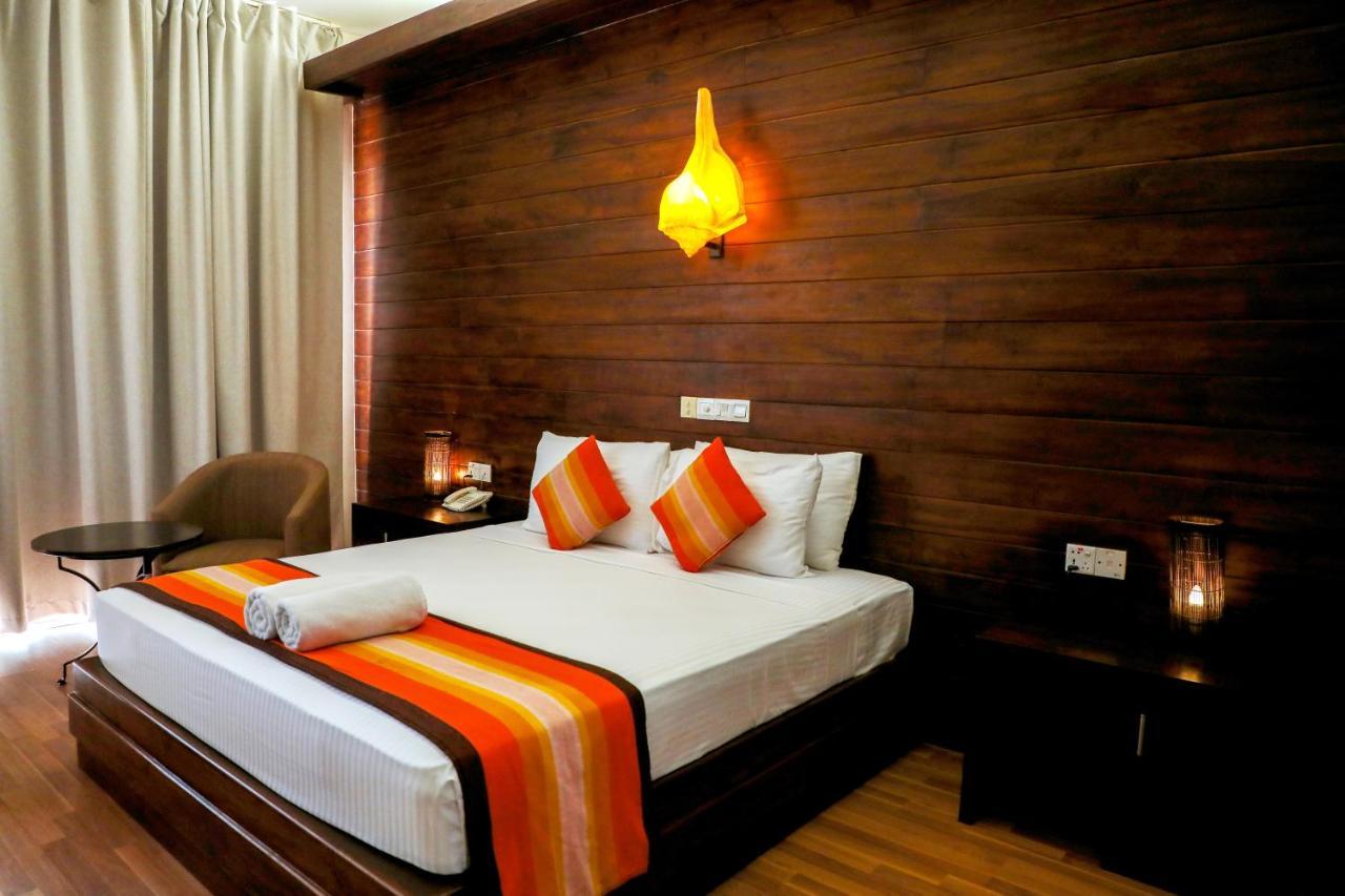 The Valampuri Hotel จาฟนา ภายนอก รูปภาพ