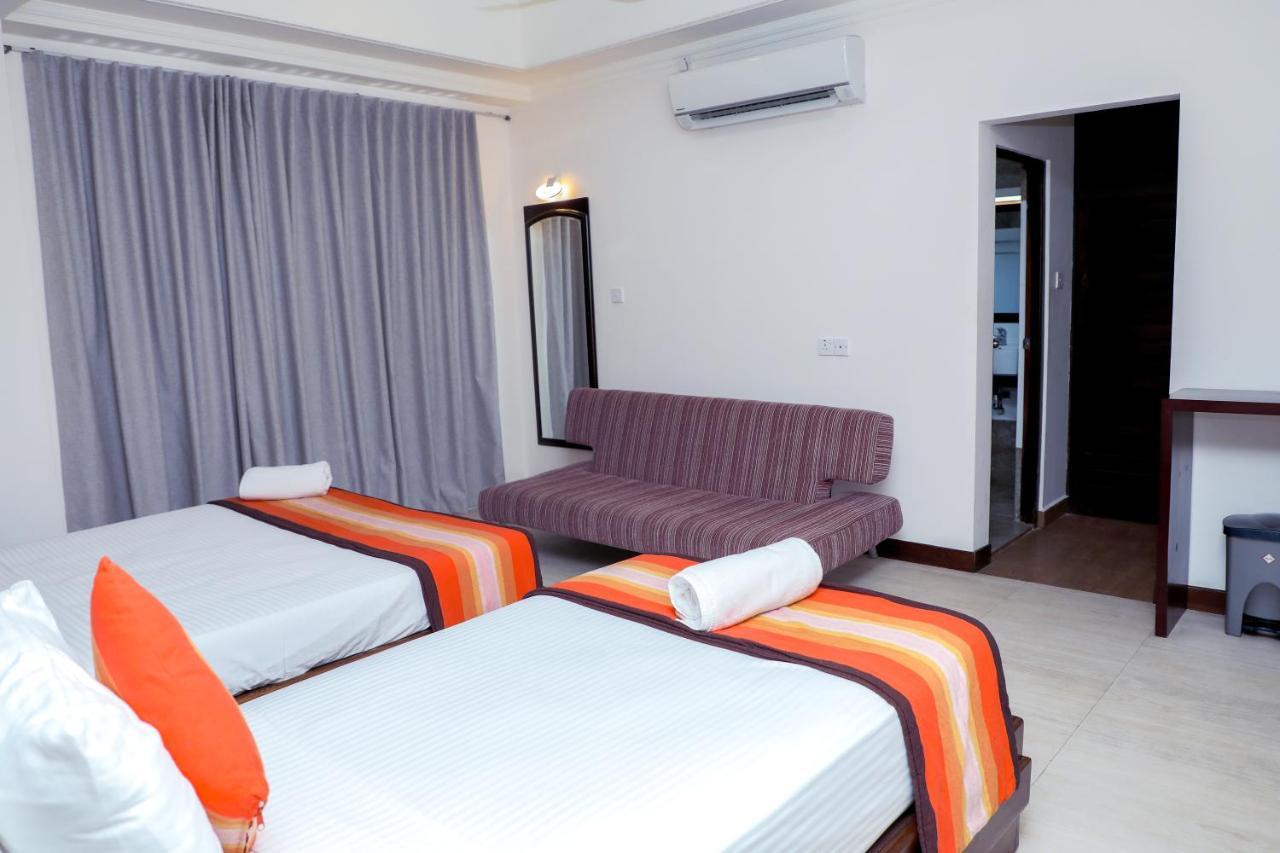 The Valampuri Hotel จาฟนา ภายนอก รูปภาพ